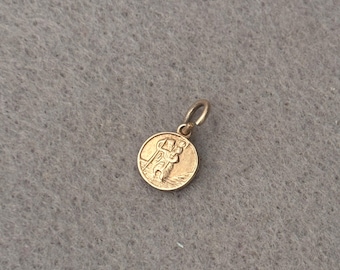 Vintage-Anhänger aus 9-karätigem Gold (9 ct, 0,54 g). Kleines Medaillon des Heiligen Christophorus.