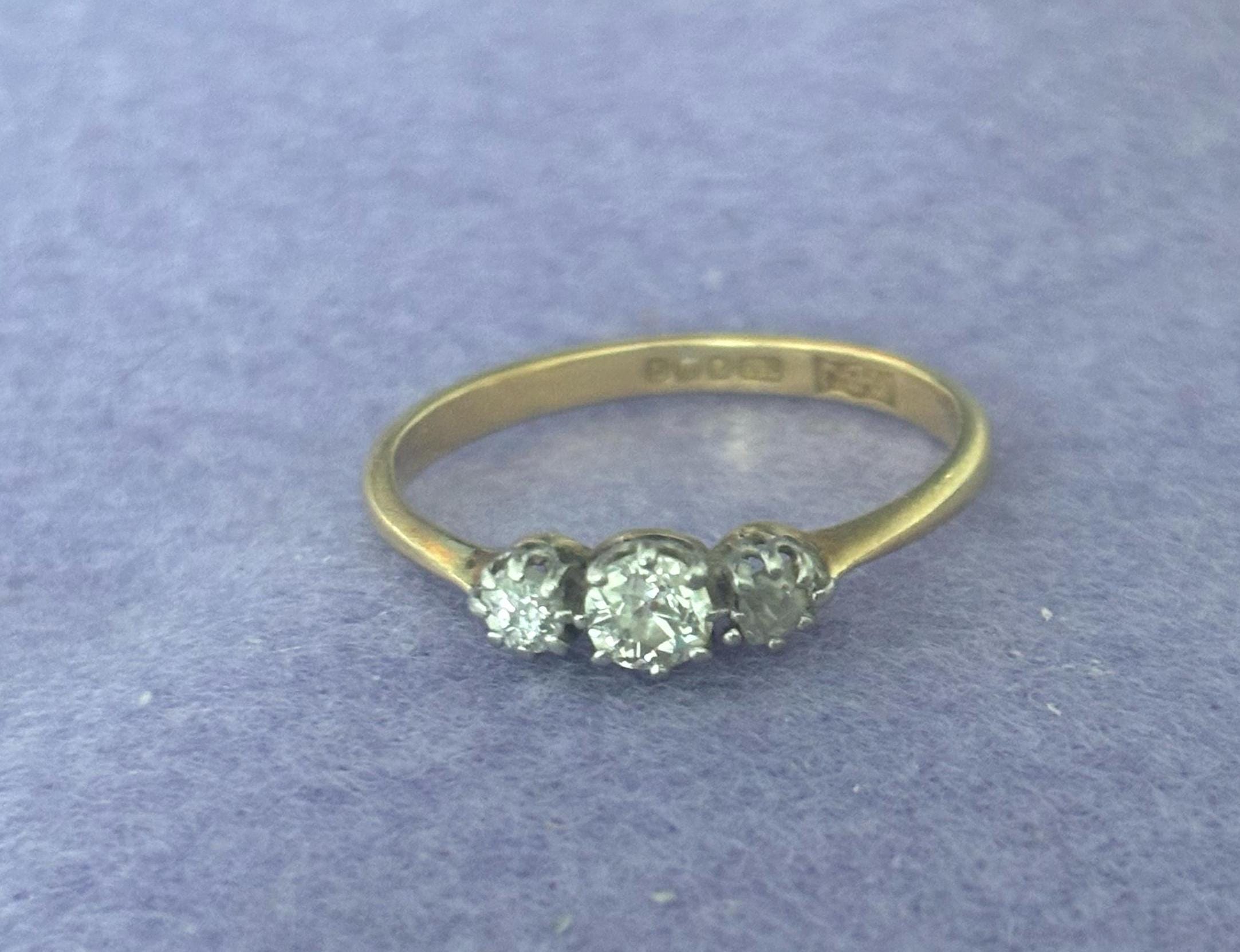 ヴィンテージ 18ct 750 カラット トリロジー ダイヤモンド リング HMK