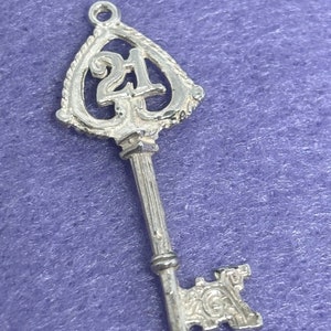 Pingente de charme vintage de prata esterlina 925. 21º aniversário 21 Chave para a porta