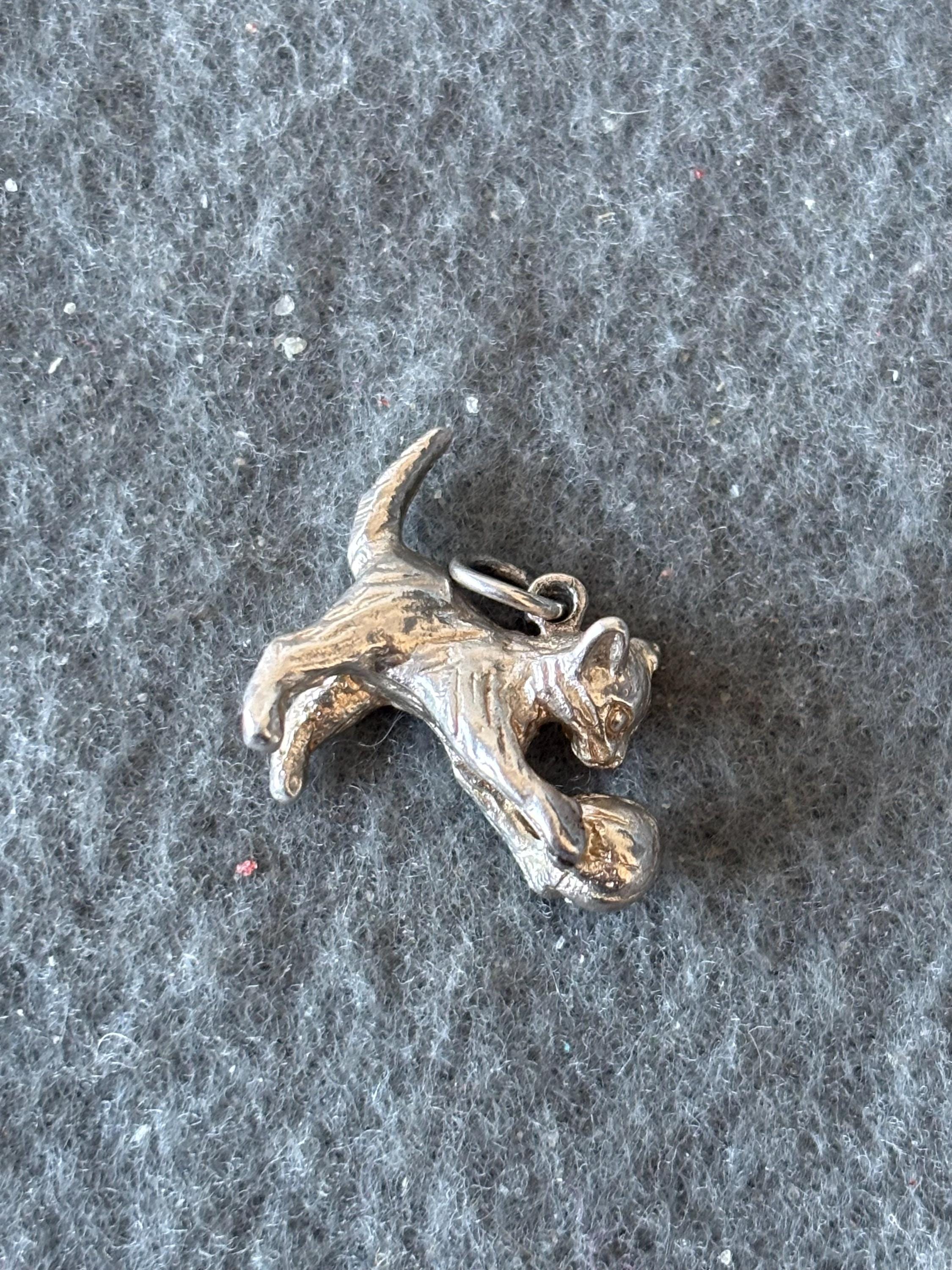 ヴィンテージ スターリング シルバー 925 チャーム ペンダント。羊毛で