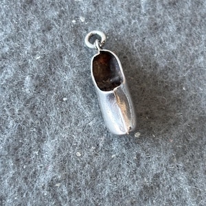 Ciondolo vintage in argento sterling 925. Zoccolo olandese Amsterdam.