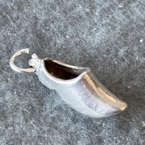 Ciondolo vintage in argento sterling 925. Zoccolo olandese Amsterdam.