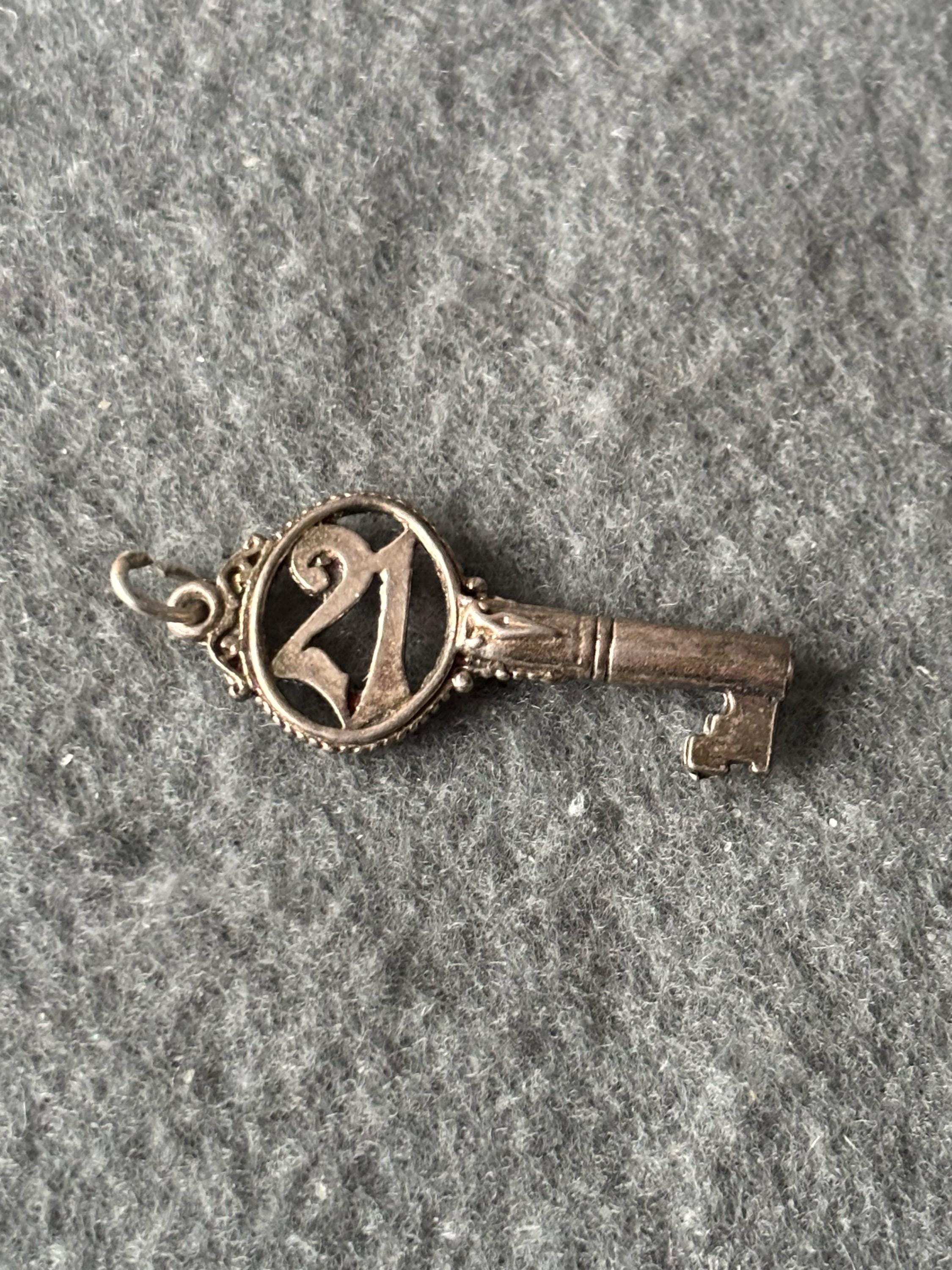 Ciondolo TheCharmWorks Per 21° Compleanno - Chiave In Argento Sterling 925 Con Sacchettino Regalo - 2