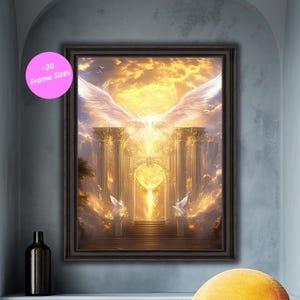 Może przedstawiać: Cyfrowy obraz przedstawiający złotego anioła z rozpostartymi skrzydłami, stojącego w drzwiach złotego łuku. Anioł otoczony jest chmurami i światłem. Obraz jest oprawiony w czarną ramę.