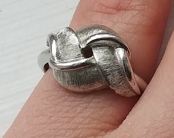 Statement Ring Early Avon Twist Designer Rope Signed Stylized Matte Glossy Silver Tone Ring Bling Estate That 70s Show Frosted Size 5 to 5.5
