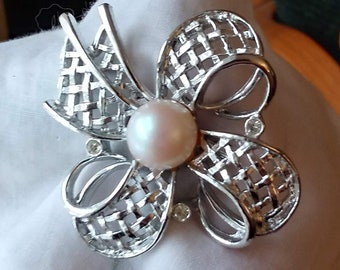 Spray Brooch Pin Statement Pearl Bow Hollywood Marilyn High Relief Wedding Silver Vintage Designer Signed Gerry's Haute Couture Stunning