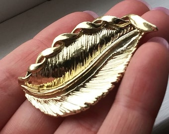 Vintage Gerry's Brooch Pin Leaf Statement Signed Golden Fall Stylized Mid Century Unique Marilyn Mid Century High Relief Mad Men Dimensional