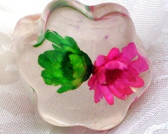 Flower Bubble Ring Statement Vintage Finger Lucite Bold Wide Chunky Bakelite Era VLV Statement High Relief Fuchsia Lime Size 6 6.5 UK L M