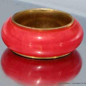 Bakelite Ring Red Orange Marbled Modernist Tequila Sunrise Minty Chunky High Domed Brass Art Deco EOD Swirled Band Size 5.5 Vintage Rare