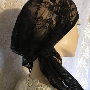 Ready-to-wear black lace headwrap for women.