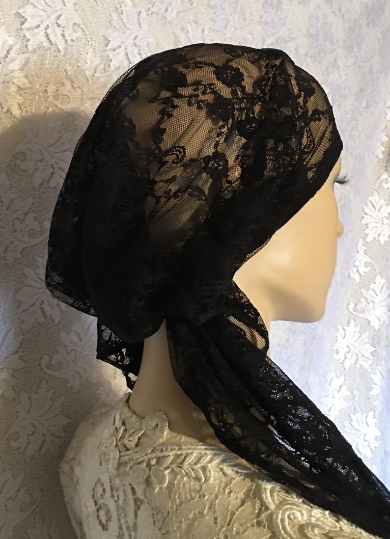 Ready-to-wear black lace headwrap for women.
