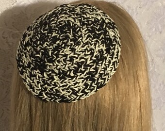 Kipá de ganchillo color crema negro / Skullcap / Yarmulke / Cubierta para la cabeza / Cubierta para la cabeza / Kipá / Bar Mitzvah / Bat Mitzvah / Kipá de boda / Sombrero