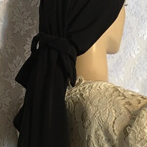 Lightweight and stylish, this black scarf serves as a versatile head covering for prayer and modest wear