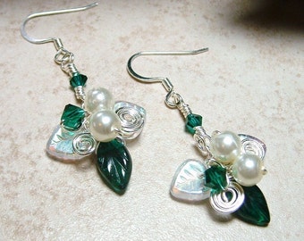 Emerald Green Mistletoe Holiday Earrings Dangle Drop Style