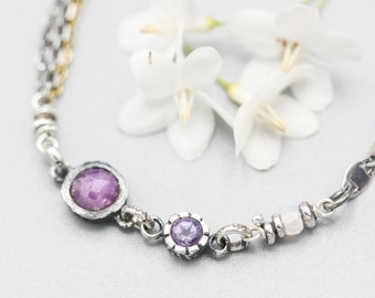 Pulsera colgante de zafiro rosa con piedras preciosas de amatista y piedra lunar en cadena de plata de ley