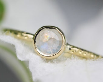 Round faceted Moonstone ring in bezel setting with 18k gold texture band
