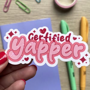 Sticker Yapper certifié - Sticker impertinent en vinyle pour ordinateur portable, téléphone et bouteille d'eau - Cadeau amusant pour meilleur ami, amitié longue distance