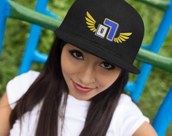 Gamer-snapbackhoed: o7-borduursel, retropixeldesign