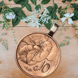 Italian coin featuring the honey bee on a flower Pendant