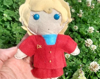Muñeca de fieltro uniforme de la Academia de Nieve Coriolanus