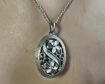 Silver Tone Openwork Floral Oval Pendant Necklace 22" Chain Vintage 1970s