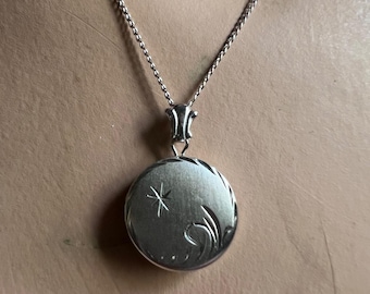 Vintage Sterling Silver Round Locket Starburst Engraved Pendant Necklace