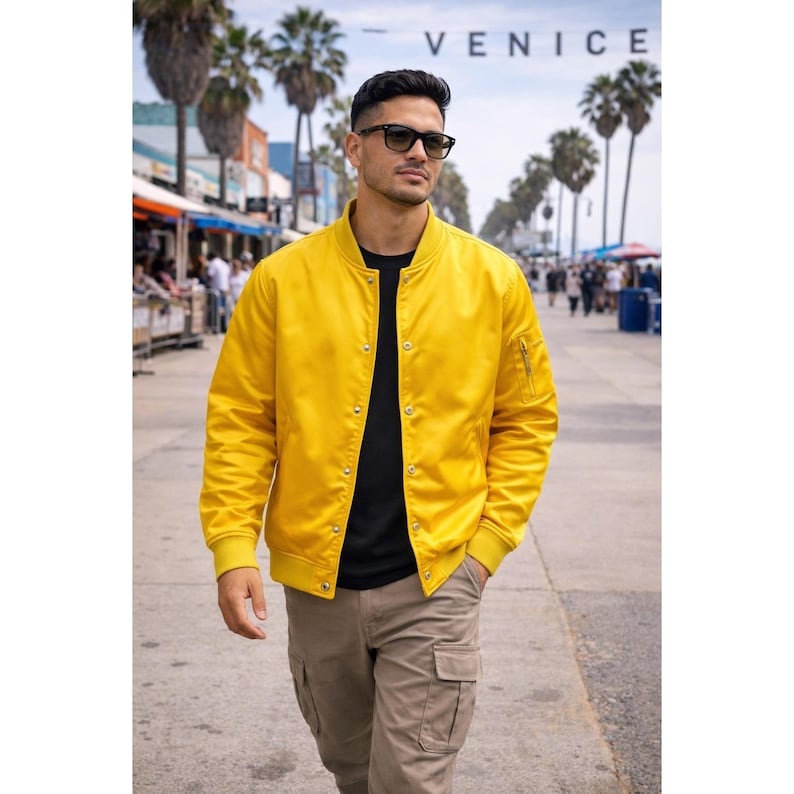 Acne Studios - Blouson aviateur en satin jaune avec bouton-pression pour homme, taille M image 1