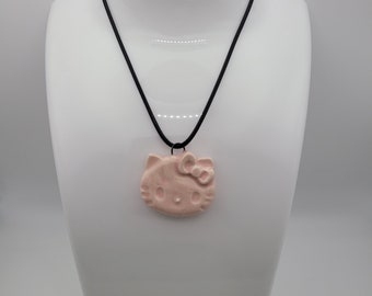 Collana con ciondolo con ciondolo a forma di gattino rosa fatta a mano