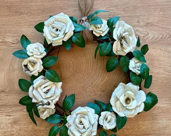 Ghirlanda di fiori fatta a mano con pagine di libri vintage • Decorazione rustica in stile cottagecore per addio al nubilato