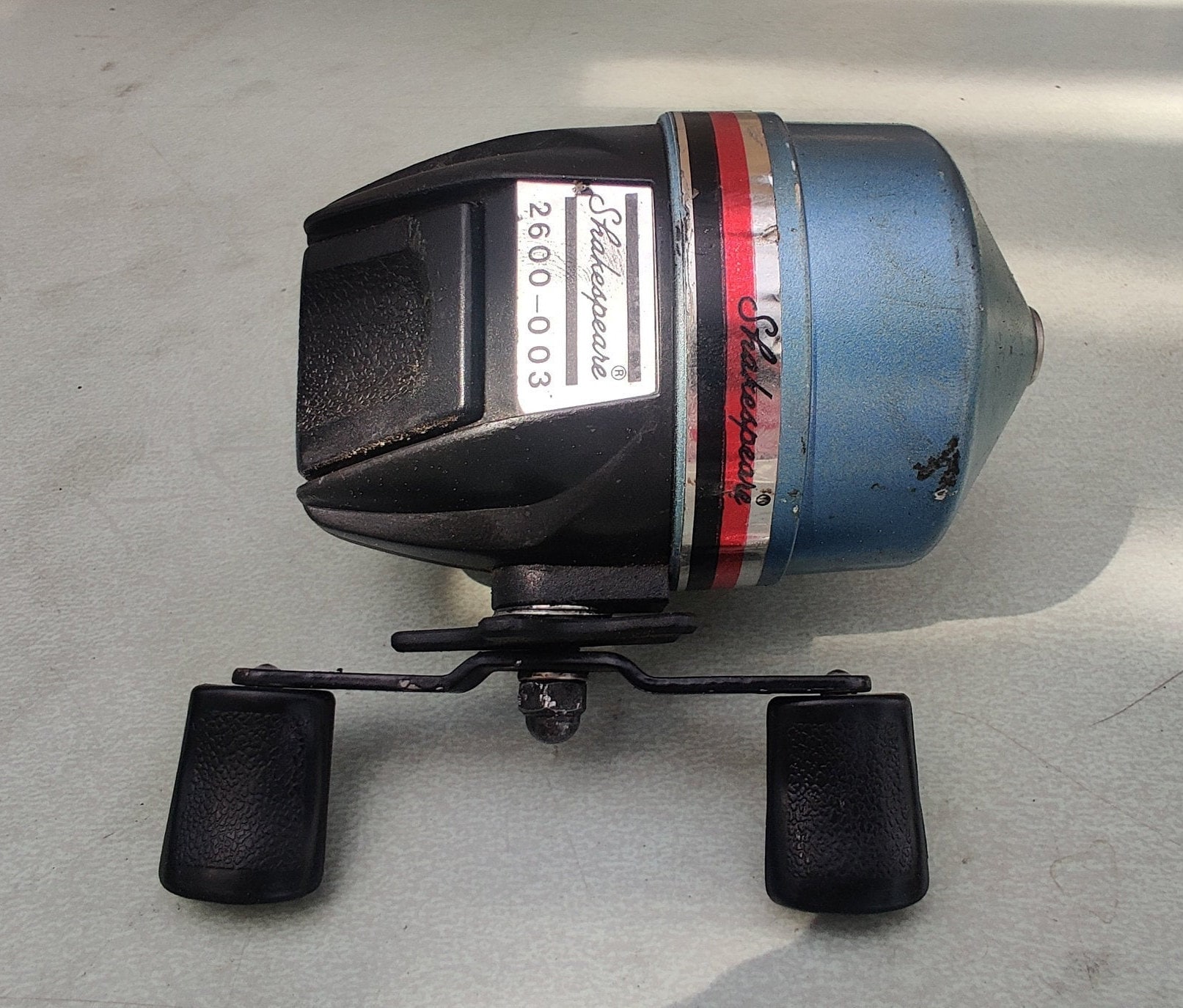 Fishing Reel Shakespeare 2600 003 Spincast Free Shipping -  Canada