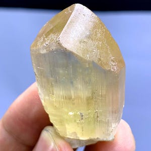 天然の黄色のトリフェーン クンツァイト クリスタル 複雑な終端を持つ透明な黄色のトリフェーン クンツァイト