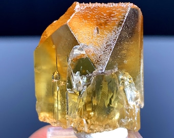 Cristal de topacio con terminación gema, color dorado, de Skardu, Pakistán - 18 gramos