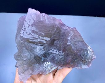 巨大な紫色のファントムフローライト、ユニークな階段状の終端、天然フローライト標本 - 1164グラム