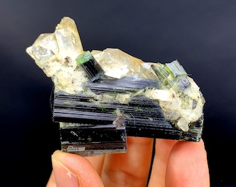 Grön mössa-turmalin med kvarts, Skardu Pakistan, 77 gram