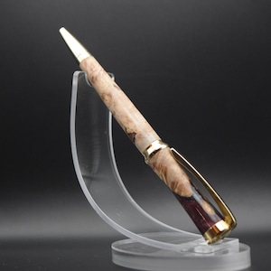 Caneta Côncava de Maple Burl e Resina de Vinho Feita à Mão – Uma Companheira de Escrita Quente e Elegante