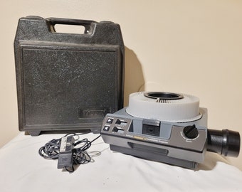 Kodak Medalist II carrouseldiaprojector onderhouden, volledig functioneel, zie video