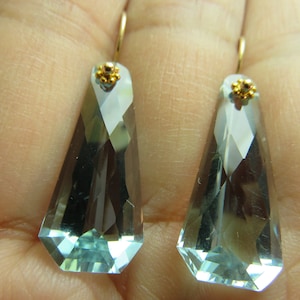 SALE 30% OFF Sky Blue Topaz Faceted (27.90 cts) 25x11mm en 14K/18K Solid Yellow Gold Earwires en Daisy Spacer