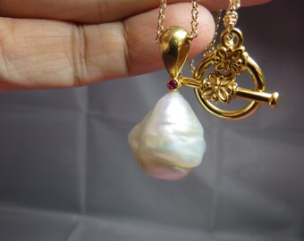 SALE 25 % OFF Natural South Sea Pearl White Baroque Maluku Indonesia, 18K Vermeil Gold Rolo Chain, Toggle Clasp,Pendant Pin Setting Necklace