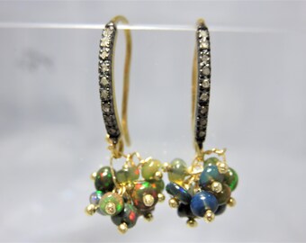 SALE 30% SALE Natürliche glatte Rondell Schwarz Opal Perlen, 22K Vermeil Gold mit Diamant Ohrringen
