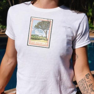 Camiseta con sello postal italiano, camiseta vintage con sello &quot;La Dolce Vita Ciao Bella&quot;, verano italiano, camiseta retro italiana