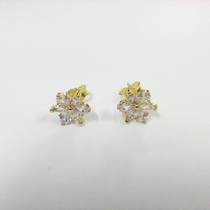 pandora sparkling herbarium cluster gold stud earrings
