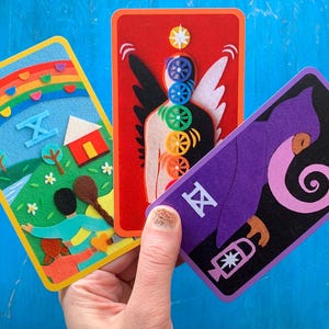 Jeu de 78 cartes du tarot en feutre artisanal et livre de haïku