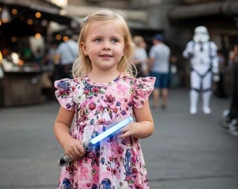 Vestido de niña con flores y droides: Vestido de algodón de Star Wars con lazo.