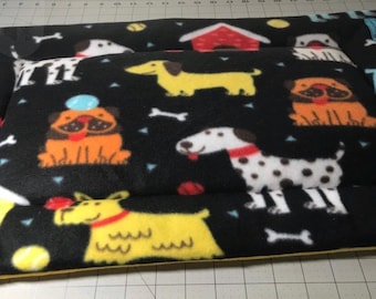 Almohadilla para jaulas Happy Dogs en forro polar negro