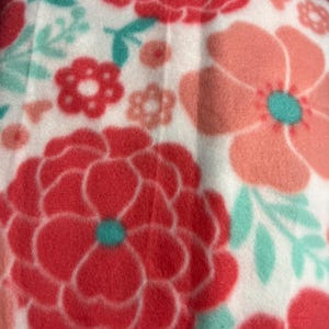 Crate Pad Coral Floral on White Fleece