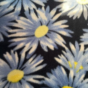 Crate Mat - Blue Daisies on Navy - extra small 18 x 12