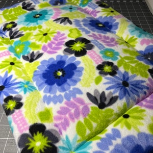 Crate Mat - Flowers and Leaves Multi