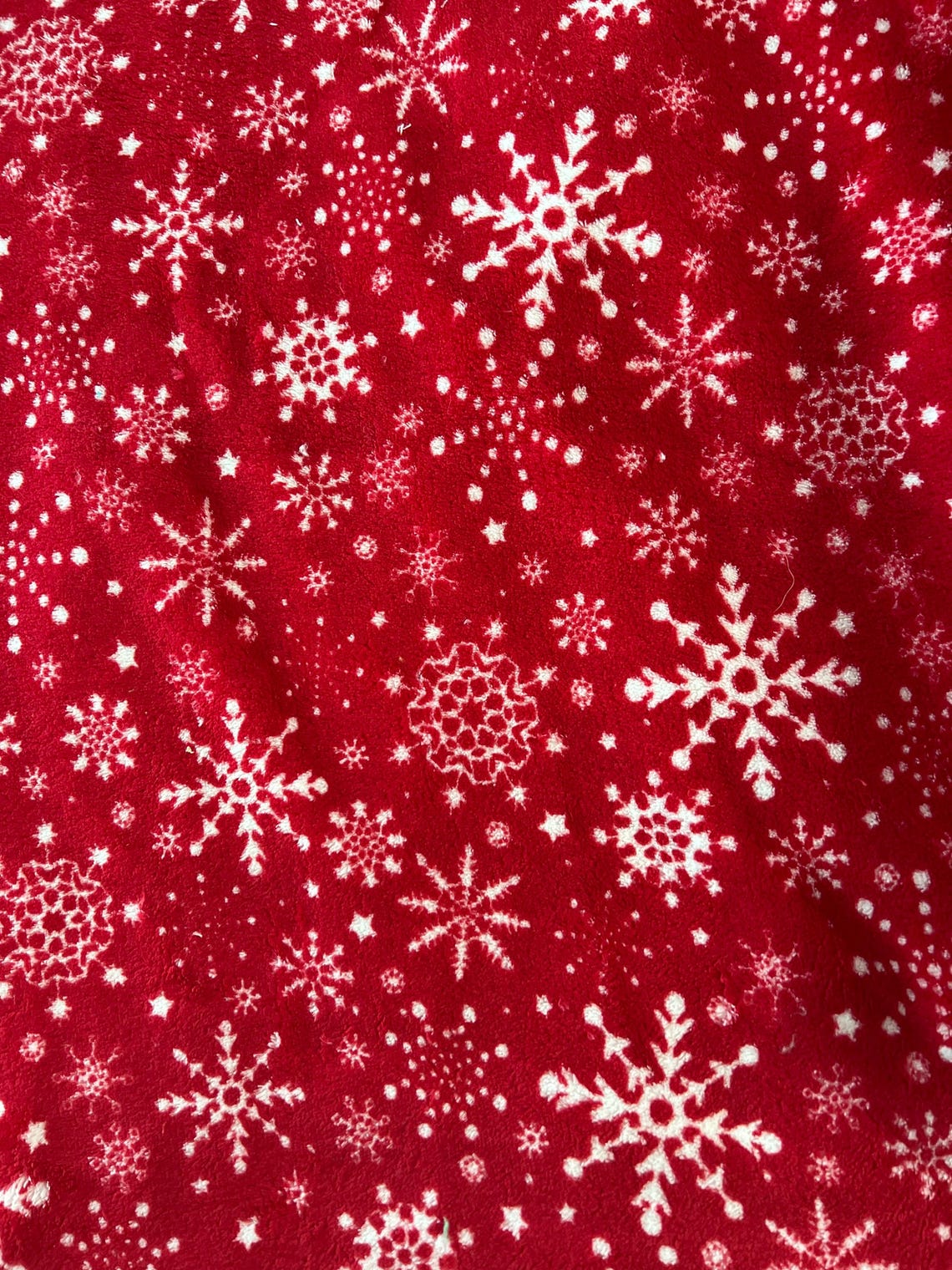 Fuzzy Snowflake White Snowflakes on Red Sew Lush (fuzzy) Fleece - Etsy