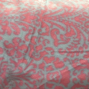 Crate Mat - Rosy Peach Scrolls on Gray