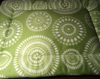 Crate Pad Cream Flowers on Green reversible Fleece